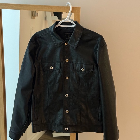 Trendy Leather Jacket - Picture 3 of 5